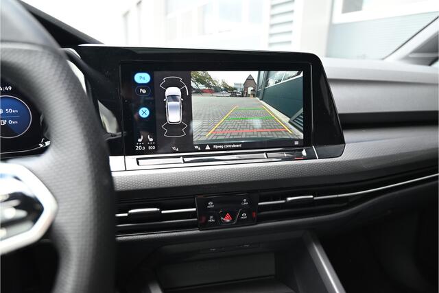 Volkswagen GOLF 1.4 GTE 245 PK / PANO / IQ LIGHTS / HEAD UP DISPLAY / CAMERA / BLIND SPOT / TREKHAAK / HEXAGON LED / 18"