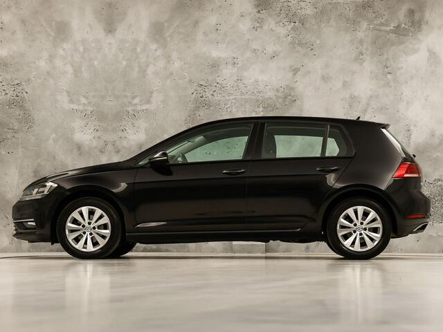 Volkswagen GOLF 1.0 TSI Sportline (APPLE CARPLAY, NAP, GROOT NAVI, CLIMATE, PARKEERSENSOREN, SPORTSTOELEN, LM VELGEN, ADAPTIVE CRUISE, NIEUWSTAAT)