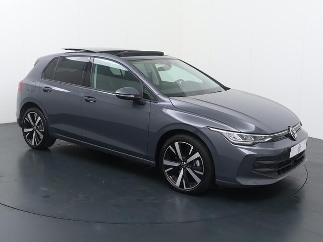 Volkswagen GOLF 1.5 eHybrid Life Edition | 204 PK | SoH % | Panoramadak | Achteruitrijcamera | Stoelverwarming | Digital Cockpit | Apple CarPlay / Android Auto |