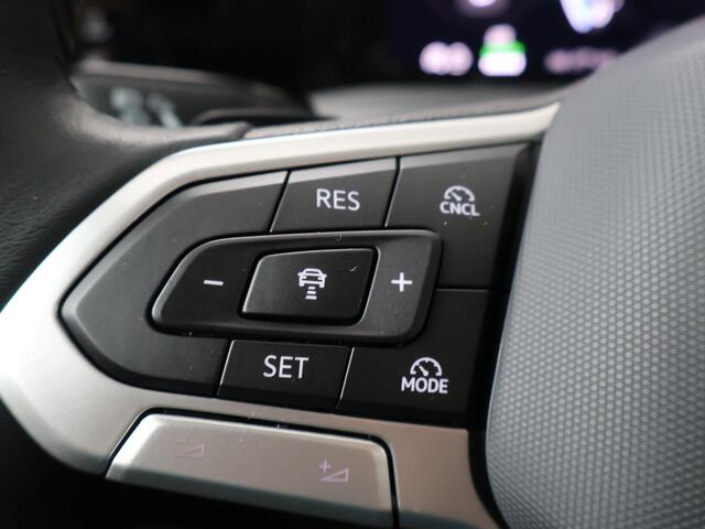 Volkswagen GOLF 1.5 eHybrid Life Edition | 204 PK | SoH % | Panoramadak | Achteruitrijcamera | Stoelverwarming | Digital Cockpit | Apple CarPlay / Android Auto |