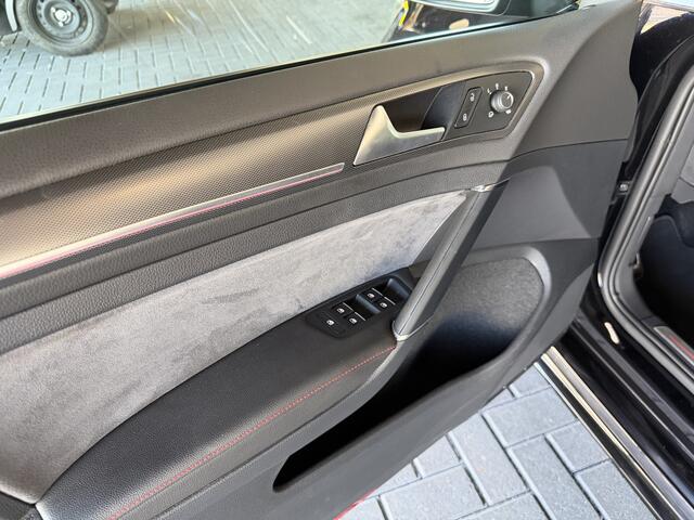 Volkswagen GOLF 2.0 TSI GTI TCR DCC/ACC/PANO/DYNAUDIO/CAMERA/DEALER ONDERHOUDEN!