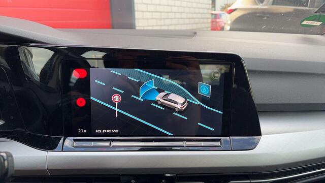 Volkswagen GOLF 1.0 TSI Life CARPLAY / CLIMA / PDC V+A / LED / TREKHAAK / LANE ASS / 6 VERSN