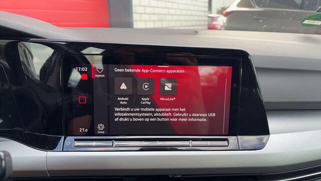 Volkswagen GOLF 1.0 TSI Life CARPLAY / CLIMA / PDC V+A / LED / TREKHAAK / LANE ASS / 6 VERSN