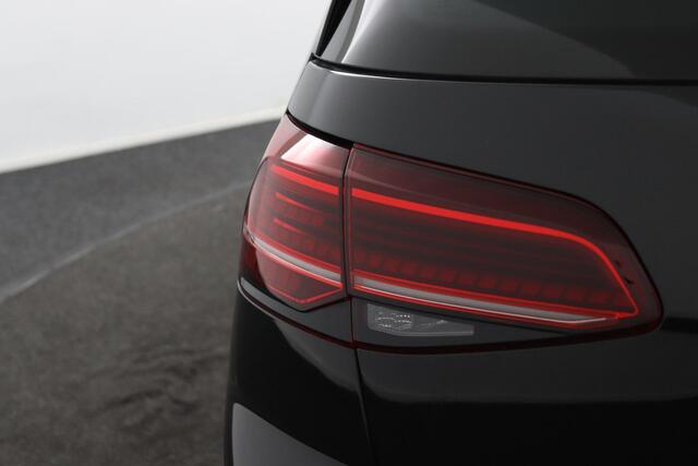 Volkswagen GOLF 1.5 TSI Highline Business R