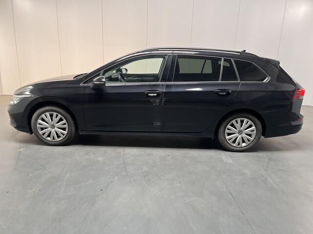 Volkswagen GOLF Variant 1.0 eTSI Life / AUTOMAAT/ PANO/ TREKHAAK/ ACC/ PARK.SENSOREN V+A/ APP-CONNECT/ STUUR+STOELVERWARM./ DODEHOEK/ KEYLESS/ DIGITAL DASH/ NAVI/ DAB/ CLIMA