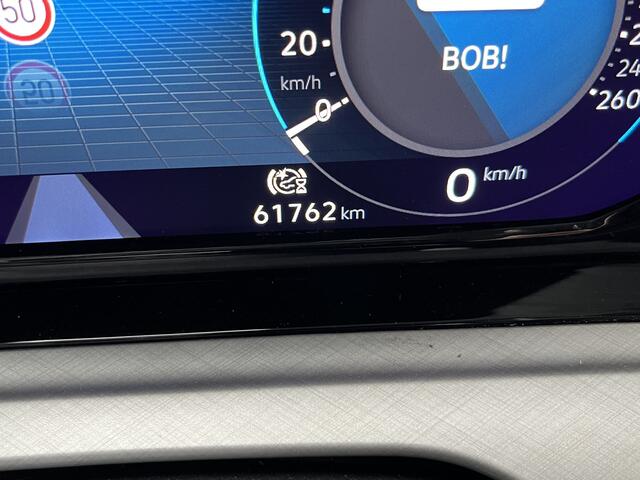 Volkswagen GOLF Variant 1.0 eTSI Life / AUTOMAAT/ PANO/ TREKHAAK/ ACC/ PARK.SENSOREN V+A/ APP-CONNECT/ STUUR+STOELVERWARM./ DODEHOEK/ KEYLESS/ DIGITAL DASH/ NAVI/ DAB/ CLIMA