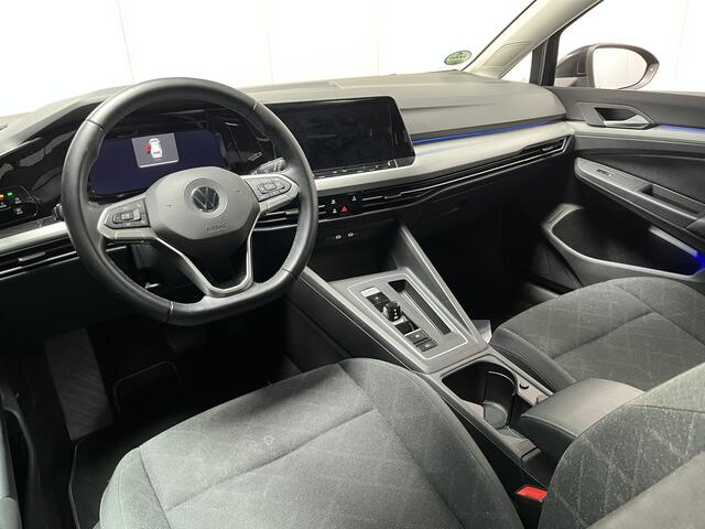 Volkswagen GOLF Variant 1.0 eTSI Life / AUTOMAAT/ PANO/ TREKHAAK/ ACC/ PARK.SENSOREN V+A/ APP-CONNECT/ STUUR+STOELVERWARM./ DODEHOEK/ KEYLESS/ DIGITAL DASH/ NAVI/ DAB/ CLIMA