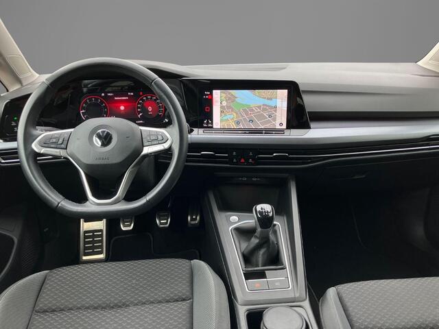 Volkswagen GOLF 1.5TSI/150PK Active · Navigatie · Camera + Parkeersensoren · Apple Carplay/Android Auto · Garantie t/m 08-12-2027 of 100.000km