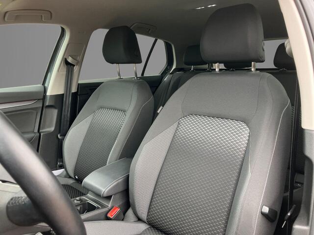 Volkswagen GOLF 1.5TSI/150PK Active · Navigatie · Camera + Parkeersensoren · Apple Carplay/Android Auto · Garantie t/m 08-12-2027 of 100.000km