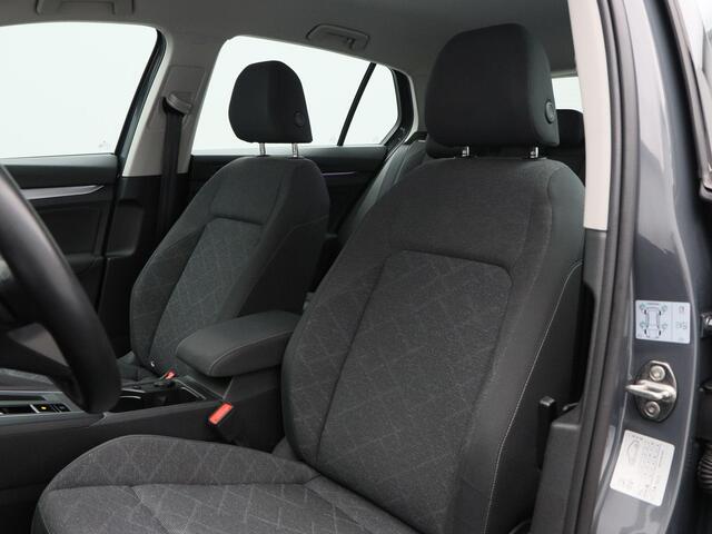 Volkswagen GOLF 1.0 eTSi 110 Pk Life | Adaptive Cruise | Camera | Navigatie | Climatronic | 16 Inch | 112.282 Km !!