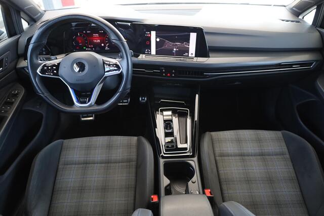 Volkswagen GOLF 1.4 eHybrid GTE SOH 88,53% | 245PK / 180kW DSG, Blackstyle pakket, 18" 'Bergamo' LMV, achteruitrijcamera (Rear View), keyless, dodehoekdetectie (Side Assist), parkeerassistent (Park Assist), navigatie, LED mistlampen, verwarmbare voorstoelen, verwarmbaar multifunctioneel lederen stuurwiel, adaptieve cruise control (ACC) met Travel Assist, elektrisch verstel-, verwarm- en inklapbare buitenspiegels, Apple Carplay & Android Auto, 3-zone climatronic, parkeersensoren voor en achter (PDC), DAB+, navigatie