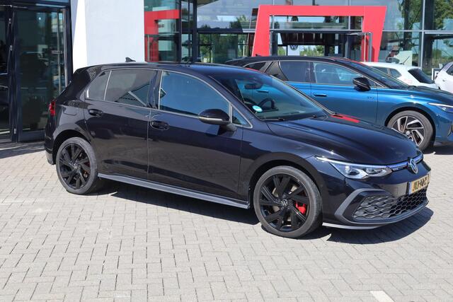 Volkswagen GOLF 1.4 eHybrid GTE SOH 88,53% | 245PK / 180kW DSG, Blackstyle pakket, 18" 'Bergamo' LMV, achteruitrijcamera (Rear View), keyless, dodehoekdetectie (Side Assist), parkeerassistent (Park Assist), navigatie, LED mistlampen, verwarmbare voorstoelen, verwarmbaar multifunctioneel lederen stuurwiel, adaptieve cruise control (ACC) met Travel Assist, elektrisch verstel-, verwarm- en inklapbare buitenspiegels, Apple Carplay & Android Auto, 3-zone climatronic, parkeersensoren voor en achter (PDC), DAB+, navigatie
