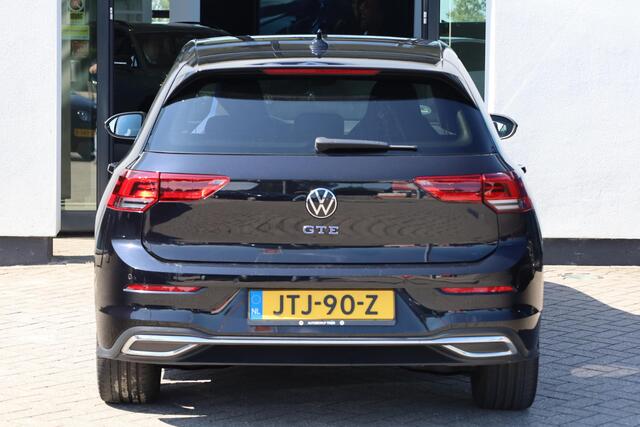 Volkswagen GOLF 1.4 eHybrid GTE SOH 88,53% | 245PK / 180kW DSG, Blackstyle pakket, 18" 'Bergamo' LMV, achteruitrijcamera (Rear View), keyless, dodehoekdetectie (Side Assist), parkeerassistent (Park Assist), navigatie, LED mistlampen, verwarmbare voorstoelen, verwarmbaar multifunctioneel lederen stuurwiel, adaptieve cruise control (ACC) met Travel Assist, elektrisch verstel-, verwarm- en inklapbare buitenspiegels, Apple Carplay & Android Auto, 3-zone climatronic, parkeersensoren voor en achter (PDC), DAB+, navigatie