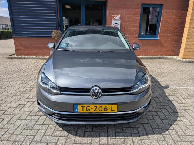 Volkswagen GOLF 1.0 TSI Highline BNS R, ADAPcruise, PDC v+a, Trekhaak, Navi