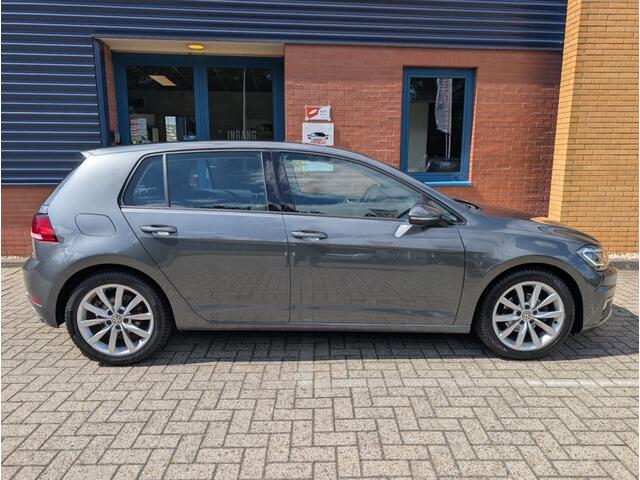 Volkswagen GOLF 1.0 TSI Highline BNS R, ADAPcruise, PDC v+a, Trekhaak, Navi