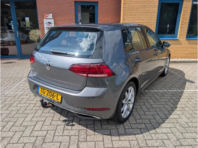 Volkswagen GOLF 1.0 TSI Highline BNS R, ADAPcruise, PDC v+a, Trekhaak, Navi