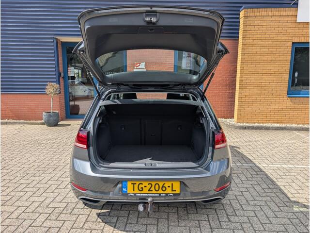 Volkswagen GOLF 1.0 TSI Highline BNS R, ADAPcruise, PDC v+a, Trekhaak, Navi