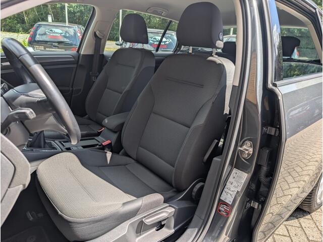 Volkswagen GOLF 1.0 TSI Highline BNS R, ADAPcruise, PDC v+a, Trekhaak, Navi