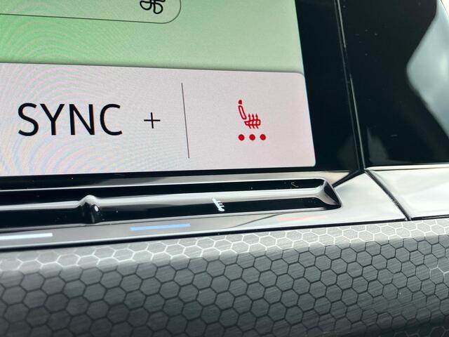 Volkswagen GOLF 1.4 eHybrid 245pk GTE · Navigatie · Camera + Parkeersensoren · Stoel- & stuurverwarming · Apple/Android Car Play · Trekhaak ·