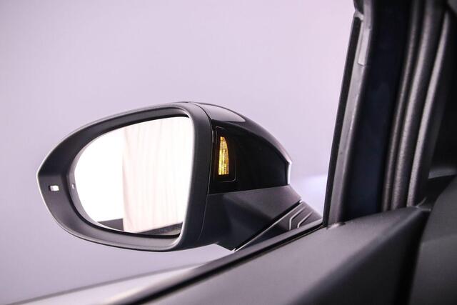 Volkswagen GOLF GTE 1.5 TSI eHybrid 272pk DSG Automaat Trekhaak, Panoramadak, Lederen bekleding, Black Style, LED matrix koplampen, Adaptive cruise control