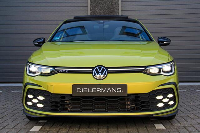 Volkswagen GOLF 1.4 eHybrid GTE | Pano | Vol Leder | Head up | IQ | Elektr. trekhaak | Black Style | 19' Estoril | LED verstralers onderbumper | Uniek > Letterlijk full option | Yellow metallic