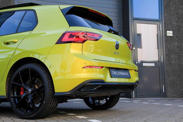 Volkswagen GOLF 1.4 eHybrid GTE | Pano | Vol Leder | Head up | IQ | Elektr. trekhaak | Black Style | 19' Estoril | LED verstralers onderbumper | Uniek > Letterlijk full option | Yellow metallic