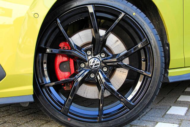 Volkswagen GOLF 1.4 eHybrid GTE | Pano | Vol Leder | Head up | IQ | Elektr. trekhaak | Black Style | 19' Estoril | LED verstralers onderbumper | Uniek > Letterlijk full option | Yellow metallic