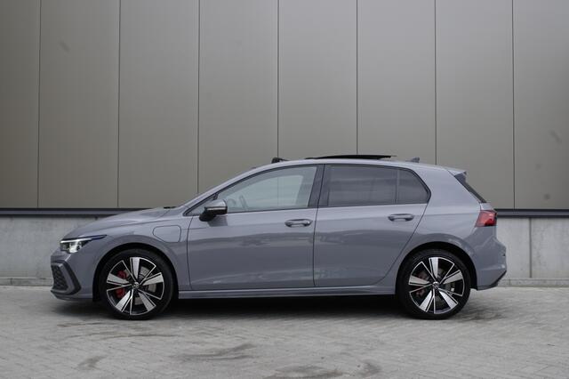 Volkswagen GOLF 1.4 eHybrid GTE | Pano | Heads-up | Keyless entry | Dodehoek detectie |