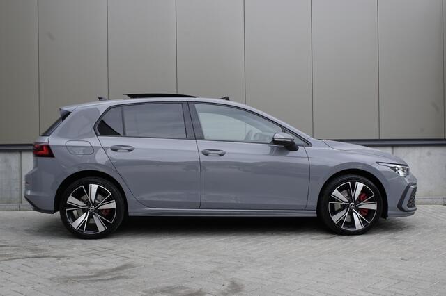 Volkswagen GOLF 1.4 eHybrid GTE | Pano | Heads-up | Keyless entry | Dodehoek detectie |