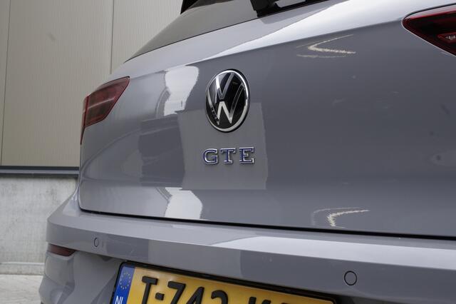 Volkswagen GOLF 1.4 eHybrid GTE | Pano | Heads-up | Keyless entry | Dodehoek detectie |