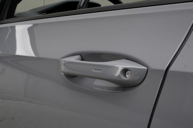 Volkswagen GOLF 1.4 eHybrid GTE | Pano | Heads-up | Keyless entry | Dodehoek detectie |