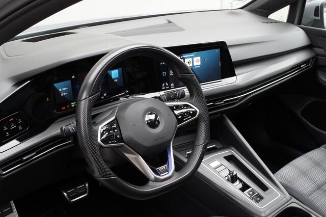 Volkswagen GOLF 1.4 eHybrid GTE | Pano | Heads-up | Keyless entry | Dodehoek detectie |