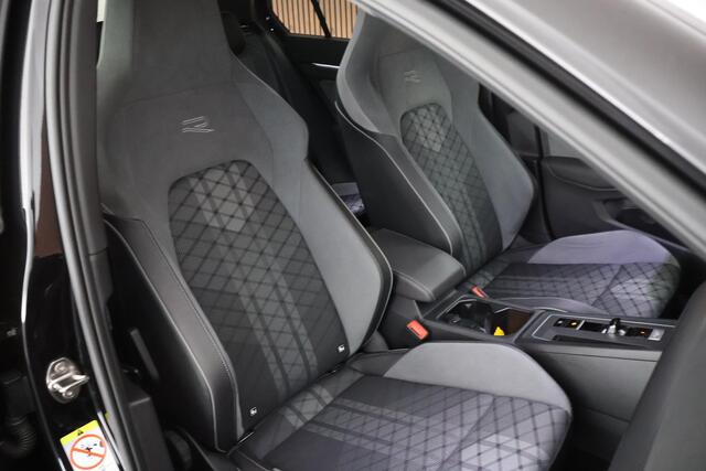 Volkswagen GOLF 1.5 eTSI 150pk DSG R-Line Business IQ Light Trekhaak Camera Keyless ACC Navigatie