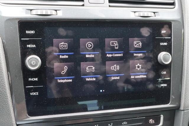 Volkswagen GOLF Variant 1.0 TSI Comfortline Business | Apple Carplay/Android Auto | Adaptive cruise control | Climate control
