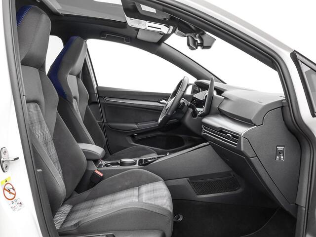 Volkswagen GOLF 1.5 eHybrid 272pk DSG GTE · Panoramadak · 360 Camera · Head-Up Display · Matrix LED · Optiekpakket Zwart · Dodehoeksensor · Garantie t/m 10-11-2030 of 100.000km