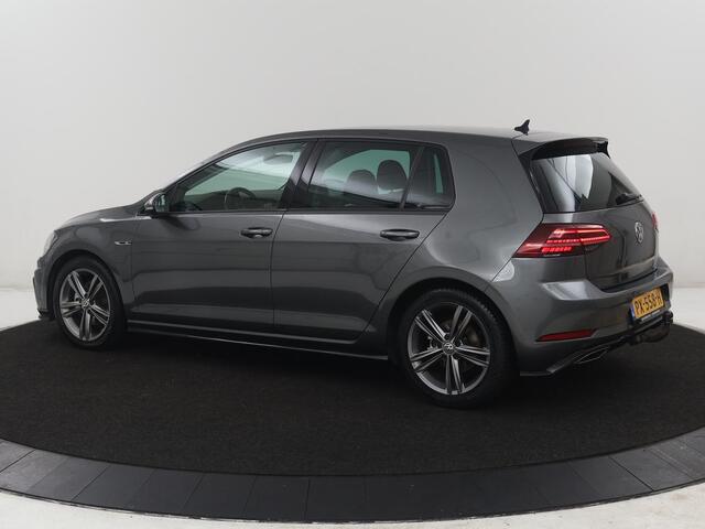 Volkswagen GOLF 1.5 TSI Highline Business R | Adaptive cruise | Stoelverwarming | Climate control | Navigatie | Carplay | Virtueel dashboard | Park assist | Trekhaak | 17" velgen