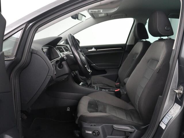 Volkswagen GOLF 1.5 TSI Highline Business R | Adaptive cruise | Stoelverwarming | Climate control | Navigatie | Carplay | Virtueel dashboard | Park assist | Trekhaak | 17" velgen