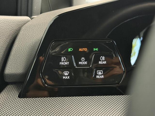 Volkswagen GOLF 1.5 eHybrid GTE | Trekhaak |Adaptive cruise | 360 | Head-up | Sfeer |Stoelverwarming | Carplay |