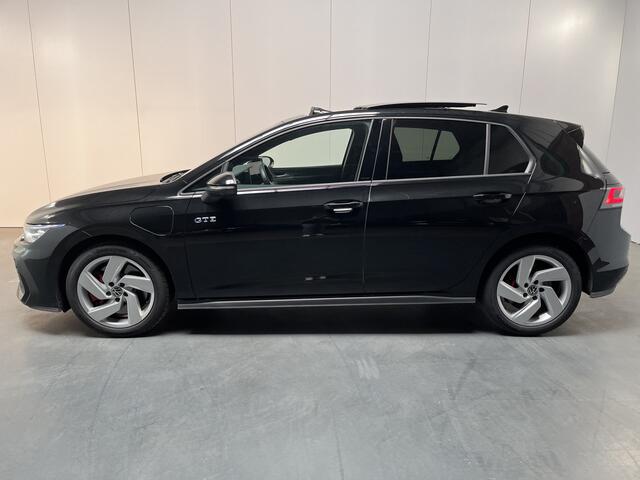 Volkswagen GOLF 1.5 eHybrid GTE / FABRIEKSGARANTIE TM 02-2031/ 272 PK/ PANO/ TREKHAAK/ 360 CAMERA/ 18'' LMV/ HEAD-UP DISPLAY/ DCC/ DODE HOEK/ IQ. LIGHT/ ADAPT. CRUISE/ TRAVEL ASSIST/ STOEL-STUURVERWARM./ NAVI/ CLIMA/ DAB/ 1
