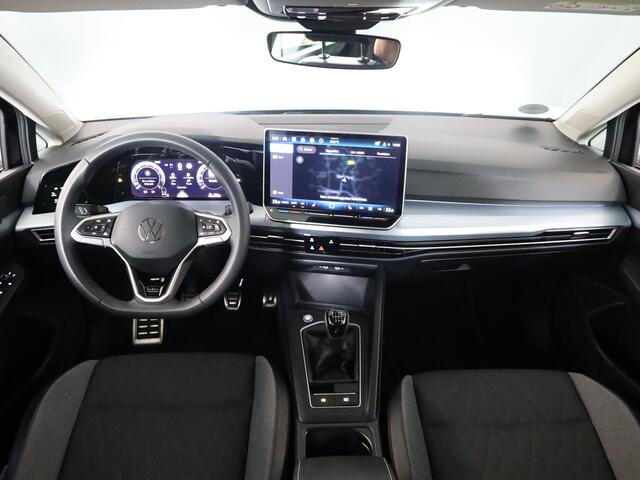 Volkswagen GOLF 1.5 TSI Life GOAL 116 pk | Navigatie | Trekhaak (wegklapbaar) | Parkeersensoren | Achteruitrijcamera | Autom. airco (3 zones) | LED Plus koplampen |