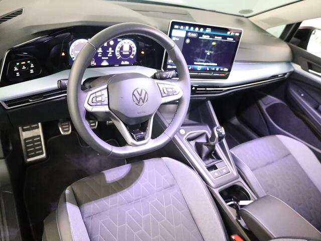 Volkswagen GOLF 1.5 TSI Life GOAL 116 pk | Navigatie | Trekhaak (wegklapbaar) | Parkeersensoren | Achteruitrijcamera | Autom. airco (3 zones) | LED Plus koplampen |