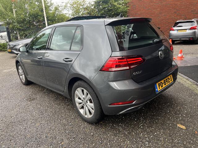 Volkswagen GOLF 1.0 TSI Comfortline // SCHUIF-KANTELDAK // ADAPTIEVE CRUISE // LED // CLIMA // NAVI+CARPLAY // PDC V+A //