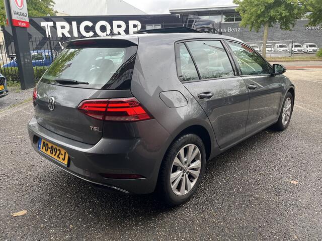 Volkswagen GOLF 1.0 TSI Comfortline // SCHUIF-KANTELDAK // ADAPTIEVE CRUISE // LED // CLIMA // NAVI+CARPLAY // PDC V+A //