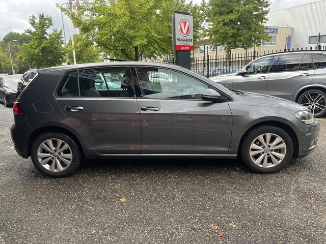 Volkswagen GOLF 1.0 TSI Comfortline // SCHUIF-KANTELDAK // ADAPTIEVE CRUISE // LED // CLIMA // NAVI+CARPLAY // PDC V+A //