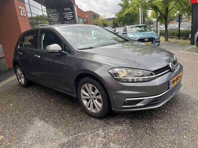 Volkswagen GOLF 1.0 TSI Comfortline // SCHUIF-KANTELDAK // ADAPTIEVE CRUISE // LED // CLIMA // NAVI+CARPLAY // PDC V+A //