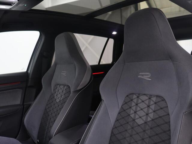 Volkswagen GOLF Variant 1.5 eTSI R-Line Business | Panoramadak | Sportstoelen | Adaptive cruise | Stuur/stoel verwarming | Park assist | Navigatie | Carplay | Sfeerverlichting | Climate control | 18" velgen
