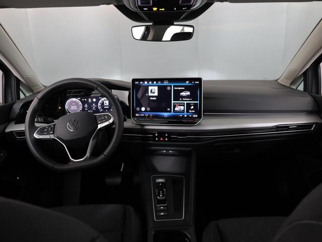 Volkswagen GOLF Life Edition 1.5 eHybrid 150 kW / 204 PK Hatchback / Trekhaak / Carplay / 19 Inch