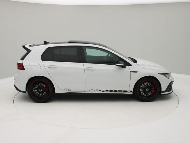 Volkswagen GOLF 2.0 TSI GTI 45 JAHRE! / Pano / Akrapovic / Camera / LED