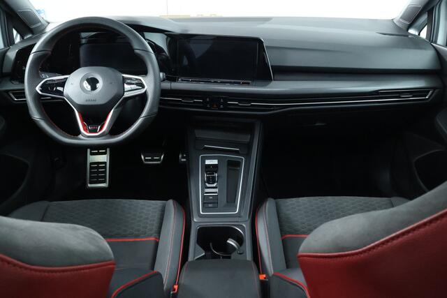 Volkswagen GOLF 2.0 TSI GTI CLUBSPORT |PANO|CAMERA|CARPLAY|IQ LIGHT|SFEER|ST. + STUUR VWM|LED