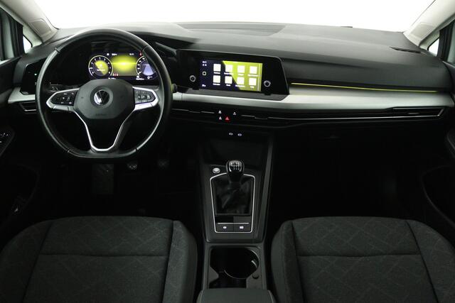 Volkswagen GOLF 1.0 TSI Life (CRUISE CONTROL ADAPTIEF, NAVIGATIE, CARPLAY, PARKEERSENSOREN)